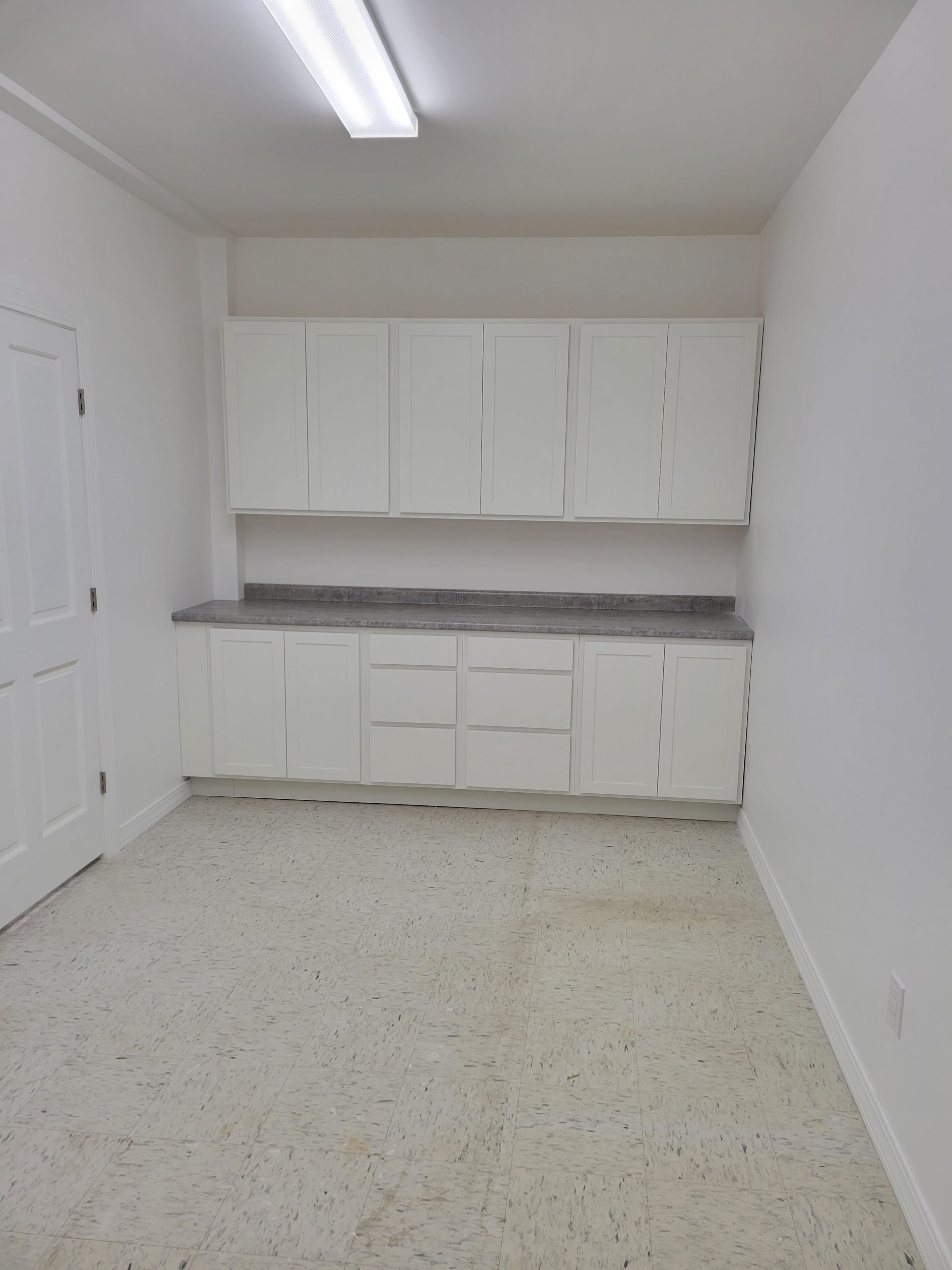 BUSINESS SPACE AVAILABLE