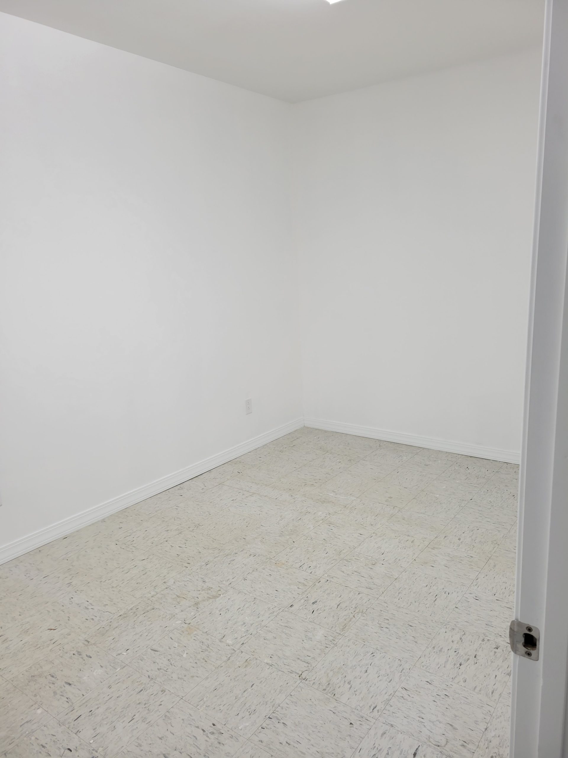 BUSINESS SPACE AVAILABLE
