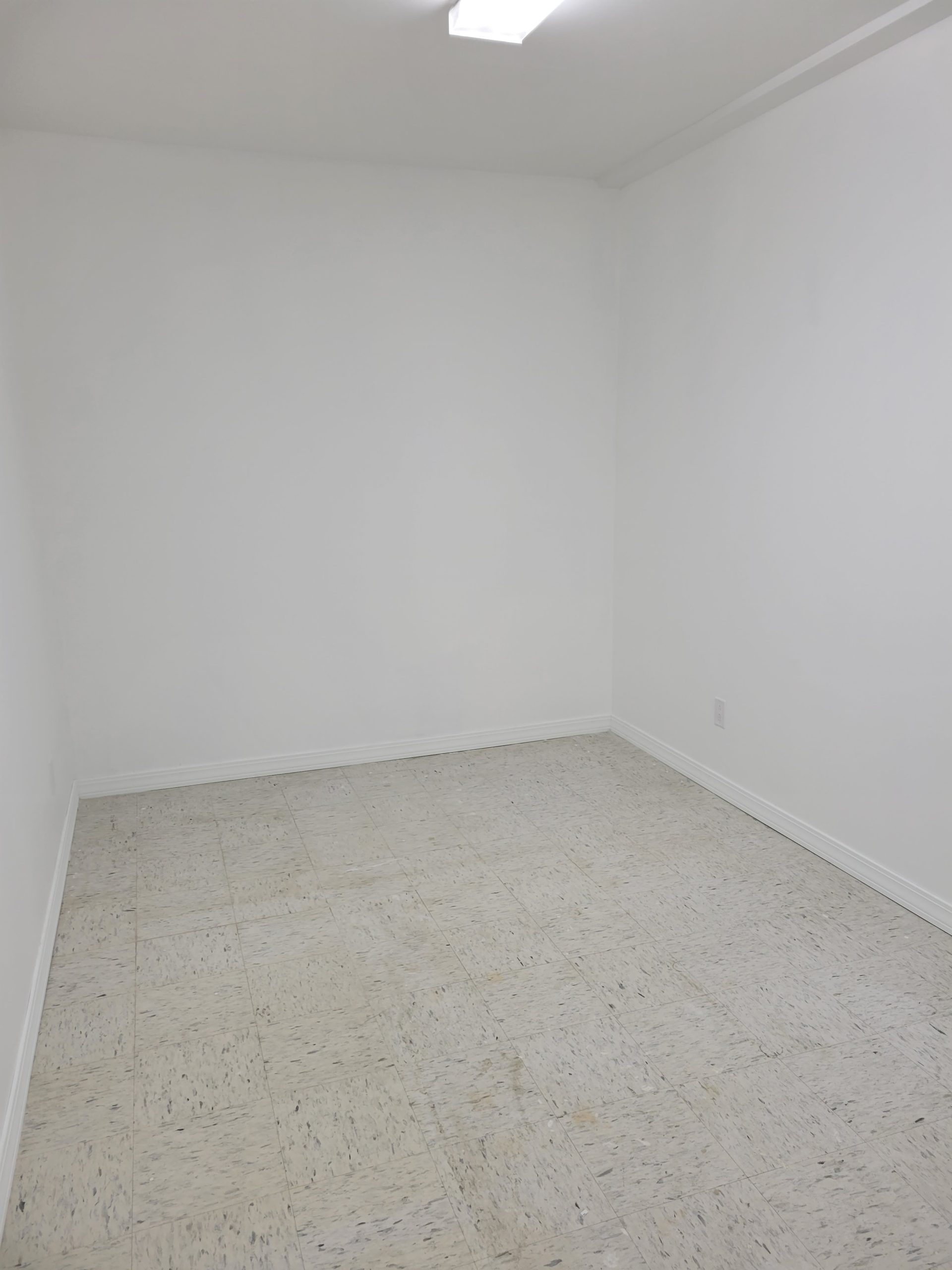 BUSINESS SPACE AVAILABLE
