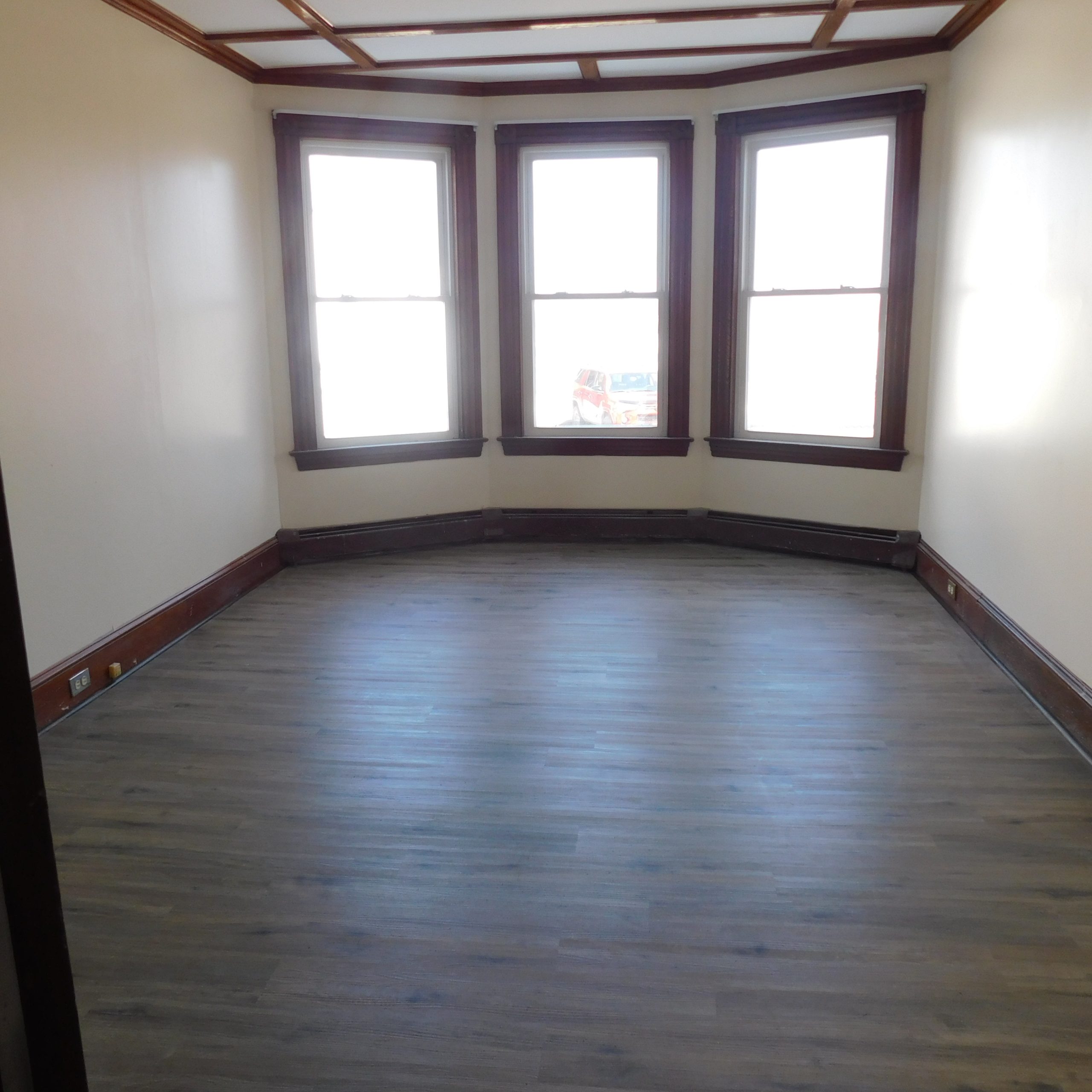 Newly Refreshed 1st Floor Unit