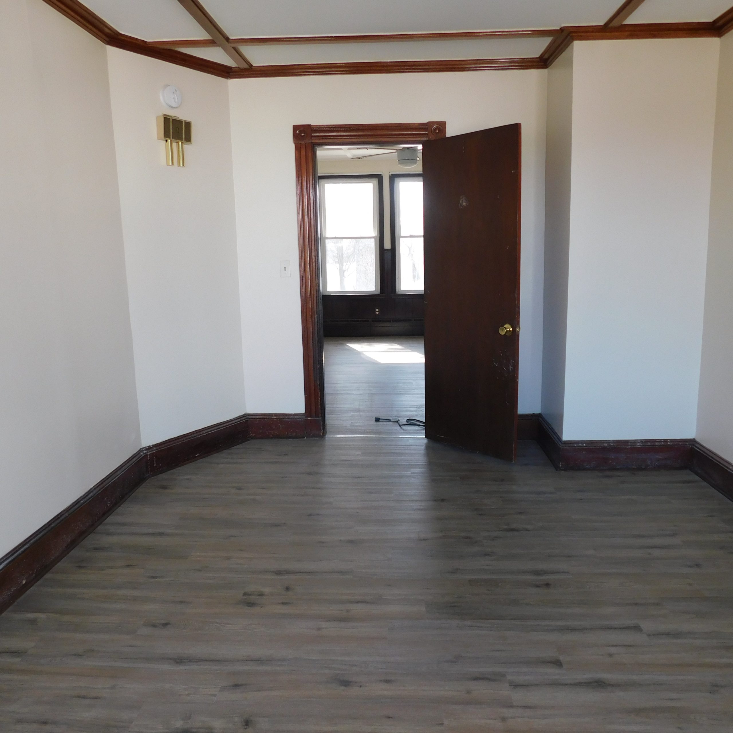 Newly Refreshed 1st Floor Unit