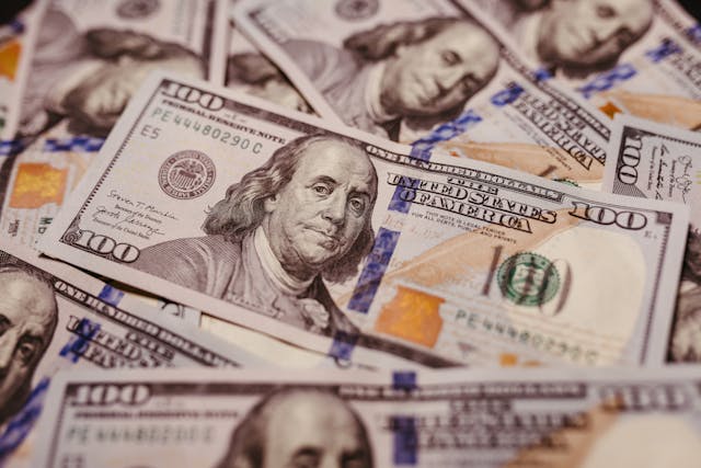 paper-money-pile
