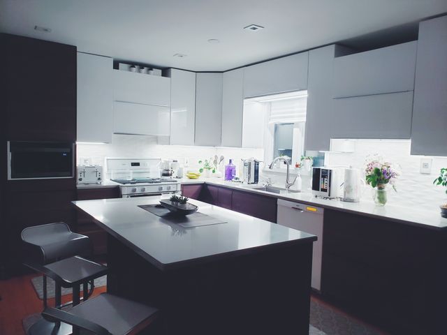 black-white-modern-kitchen
